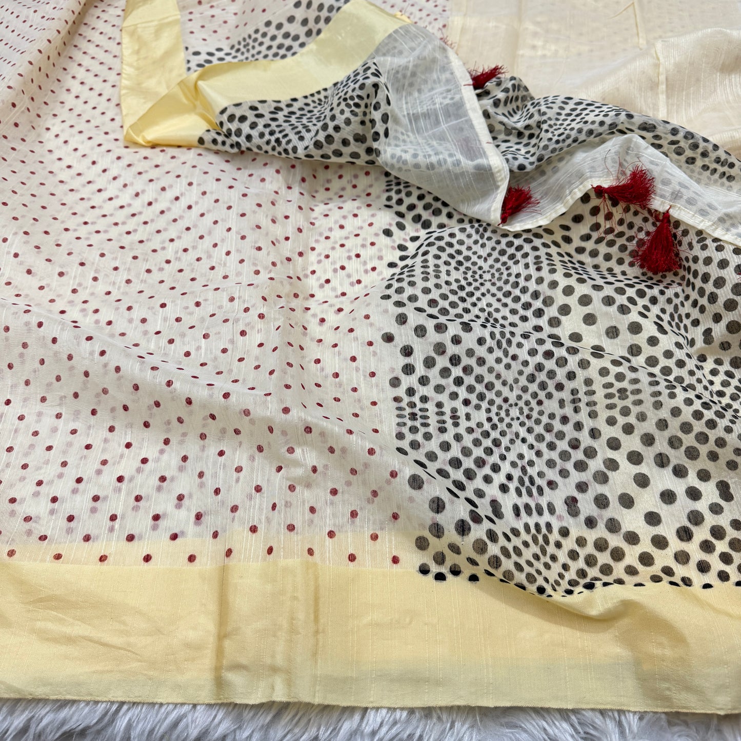 Polka Dot Slub Cotton Saree